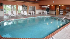 Indoor pool, open 8:00 AM to 10:00 PM, sun loungers - Flat Creek Lodge (Hayward)