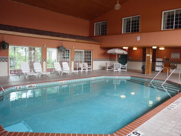 Indoor pool, open 8:00 AM to 10:00 PM, pool loungers - Flat Creek Lodge (Hayward)