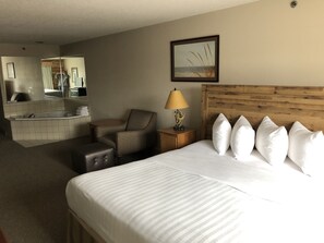 Phòng Suite Grand, 1 giường cỡ king, bồn tắm thủy lực | Bàn ủi/dụng cụ ủi quần áo, nôi (giường cho trẻ sơ sinh) miễn phí 