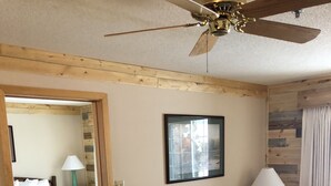 Deluxe Suite, 1 King Bed with Sofa bed | Iron/ironing board, cribs (free), rollaway beds (surcharge), WiFi (free) - Flat Creek Lodge (Hayward)