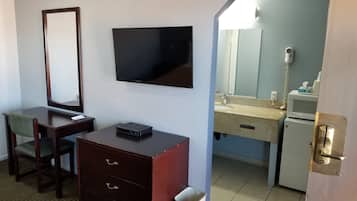 Desk, soundproofing, iron/ironing board, free WiFi