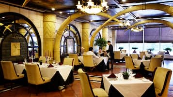 2 restaurants, breakfast, lunch, dinner served; Chinese cuisine