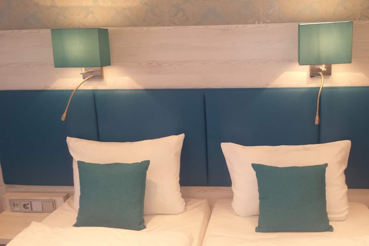 Bungalow | Hypo-allergenic bedding available, in-room safe, blackout drapes