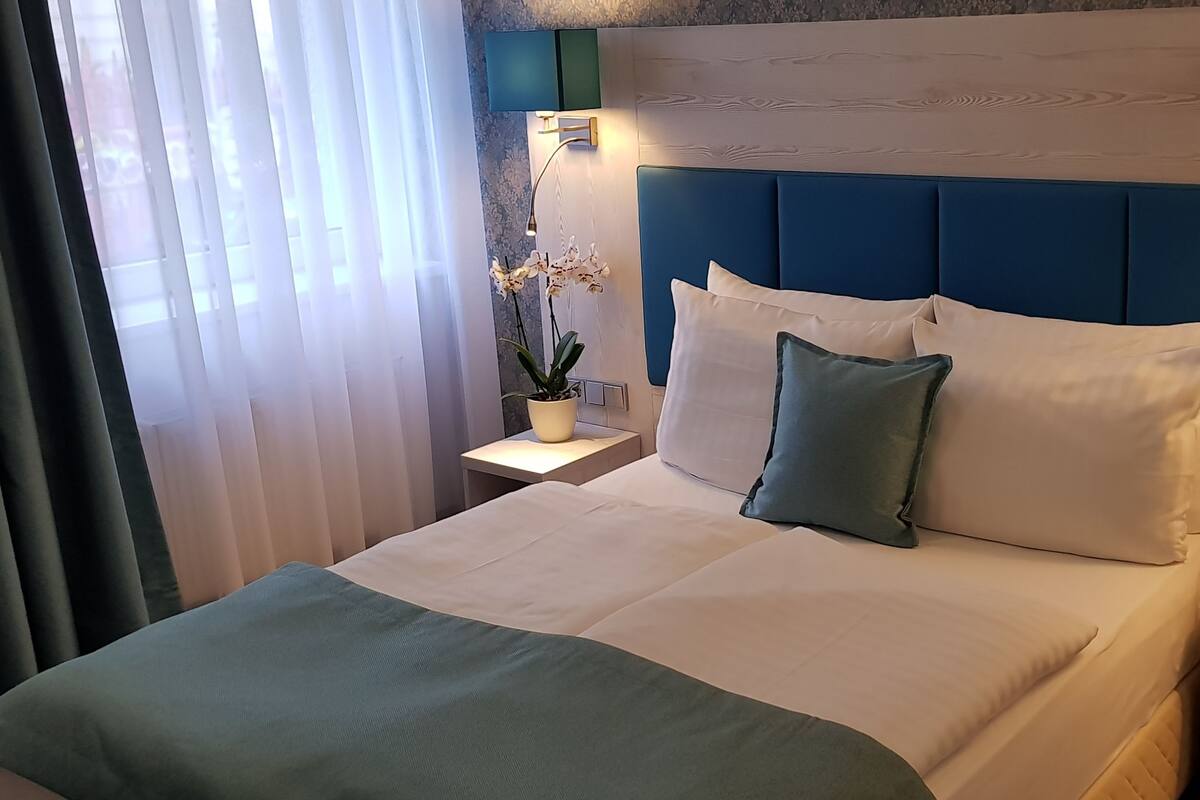 Double Room | Hypo-allergenic bedding available, in-room safe, blackout drapes