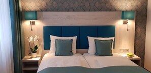 Hypo-allergenic bedding, in-room safe, individually decorated - Hotel Budapester Hof (Hamburg)