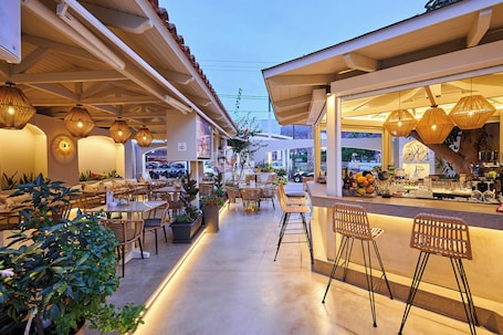 Snackbar. Mila Malia Studios Hotel