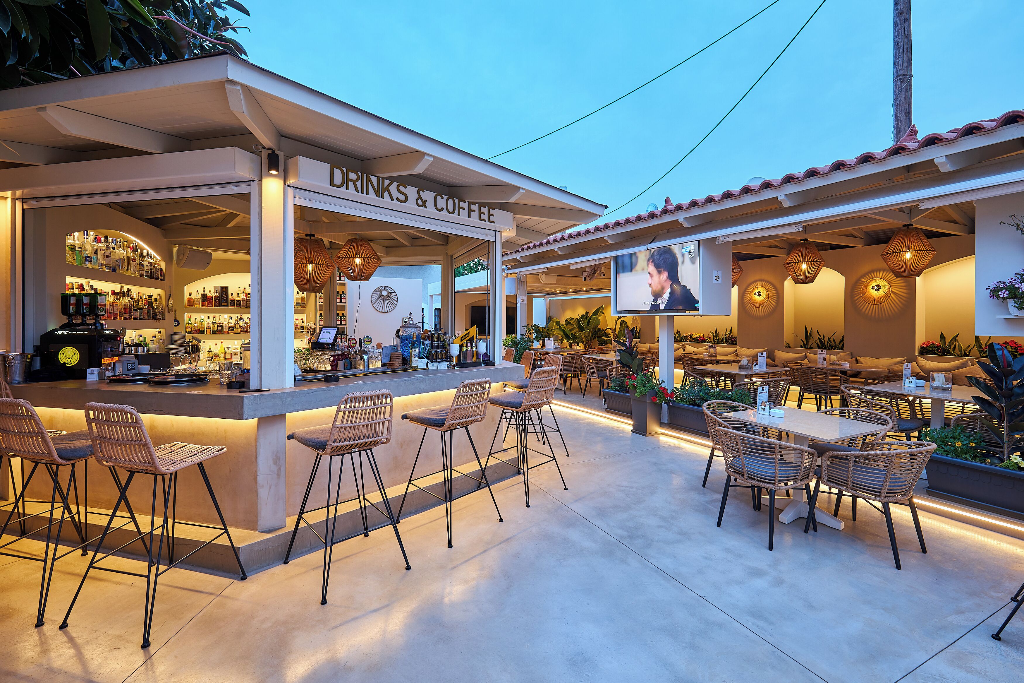 Serveert ontbijt, brunch en happy hour