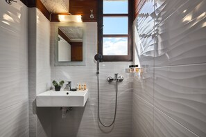 Dusche, Regendusche, kostenlose Toilettenartikel, Haartrockner