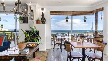 Daily continental breakfast (ZAR 115 per person)