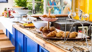 Daily continental breakfast for a fee - Primi Royal (Cape Town)