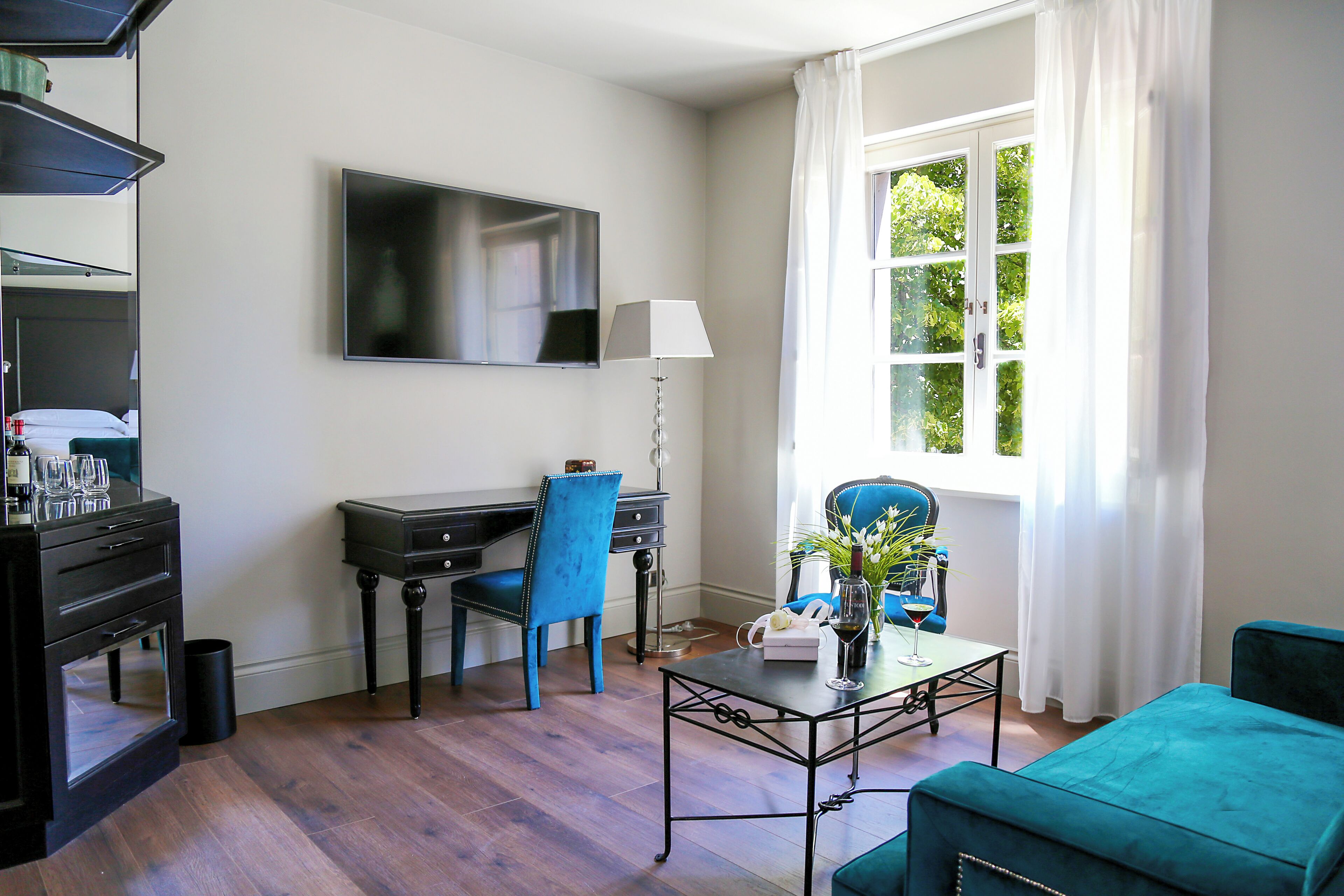 deluxe double room | 1 bedroom, premium bedding, minibar, in-room safe