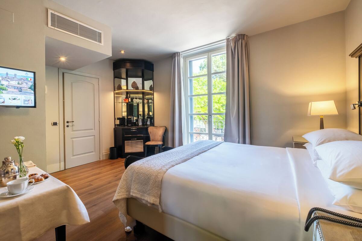 deluxe double room, balcony | 1 bedroom, premium bedding, minibar, in-room safe