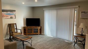 Kondo Deluks, 2 kamar tidur | Setrika/meja setrika, Wi-Fi gratis, dan seprai linen