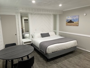 Family Room, 1 Bedroom | Iron/ironing board, free WiFi, bed sheets - Pony Express Motel (Jackson)