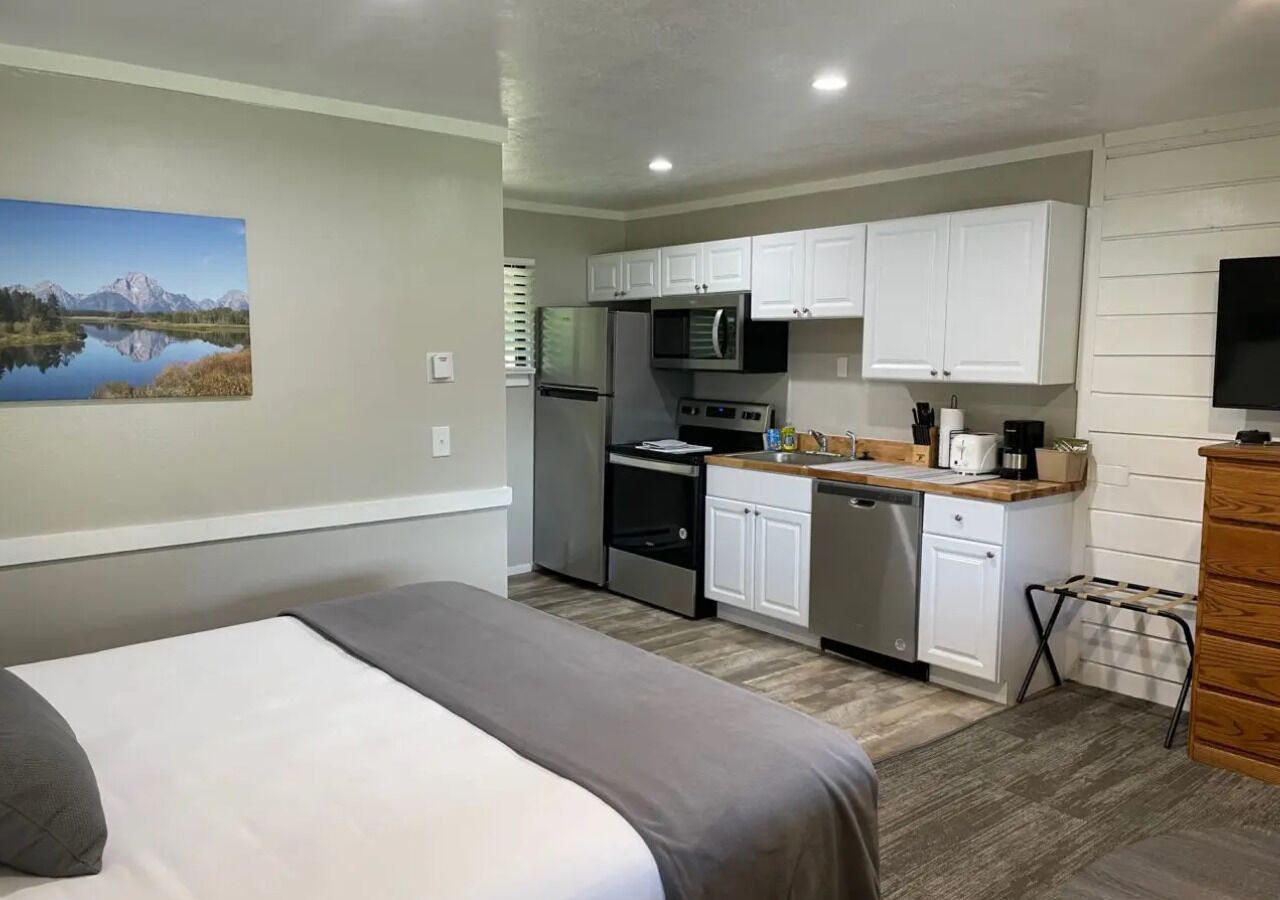 Kitchen Queen | Tabla de planchar con plancha, wifi gratis, ropa de cama