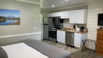 Kitchen Queen | Iron/ironing board, free WiFi, bed sheets