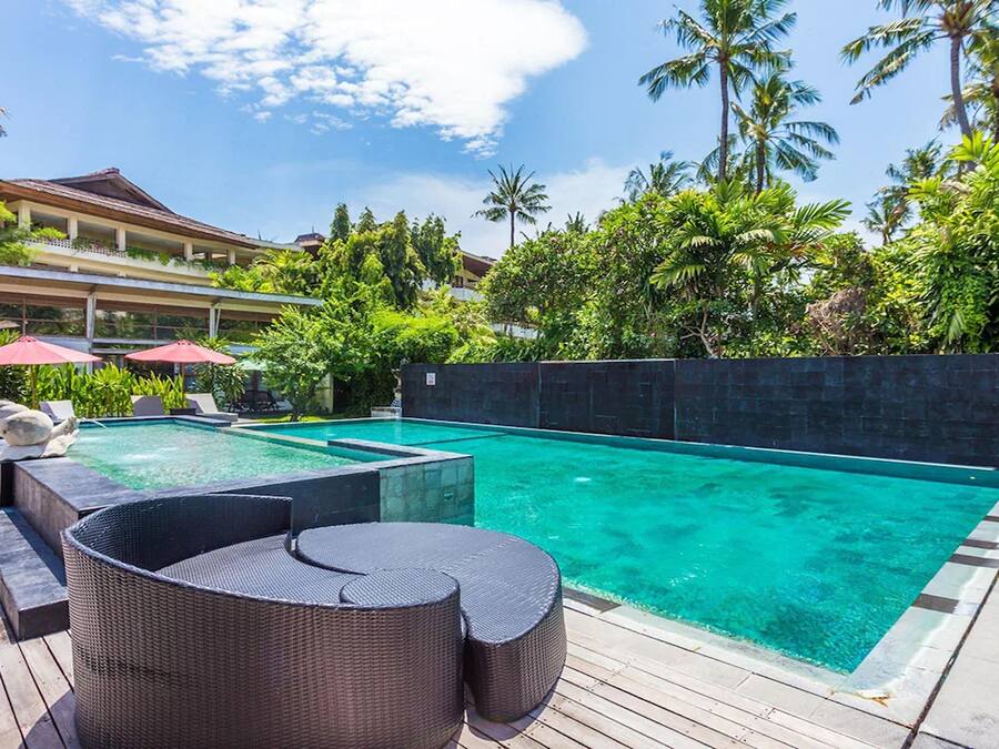 2 piscine all'aperto, ombrelloni da piscina, lettini