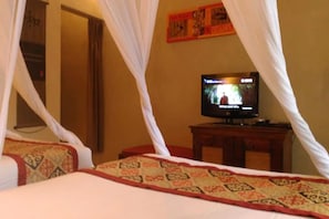 Deluxe Twin Room | Premium bedding, in-room safe, desk, blackout drapes