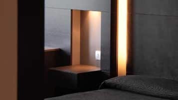 2 bedrooms, minibar, in-room safe, desk