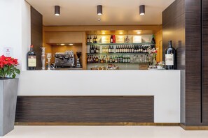 Petit déjeuner, déjeuner et dîner servis sur place