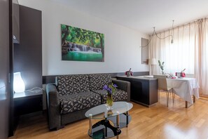 Down comforters, minibar, in-room safe, desk - Wall Art Hotel (Prato)