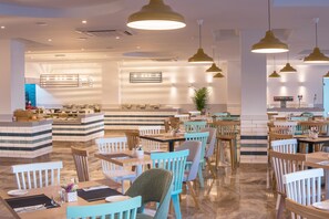 ランチ、ディナーに営業 (地中海料理)