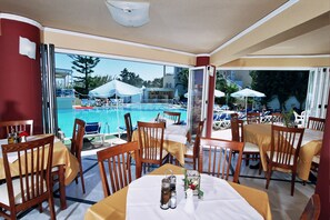 Breakfast, lunch and dinner served  - Futura Hotel (Platanias)