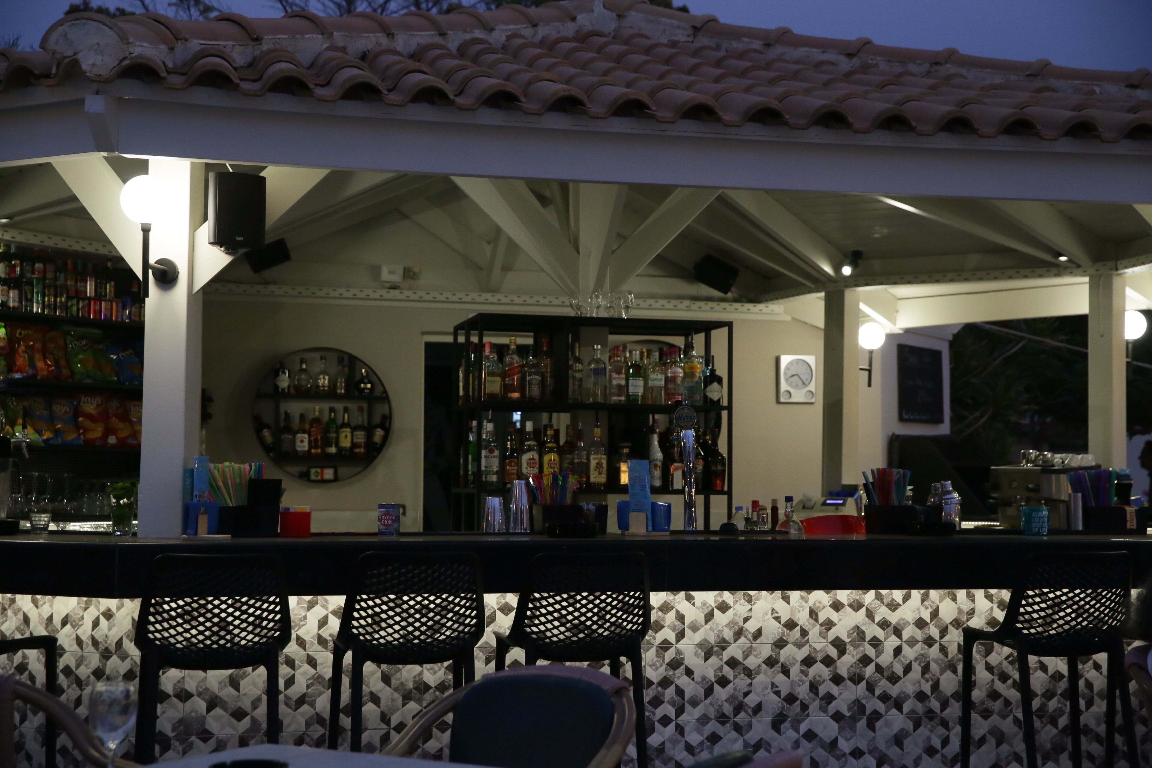 poolside bar