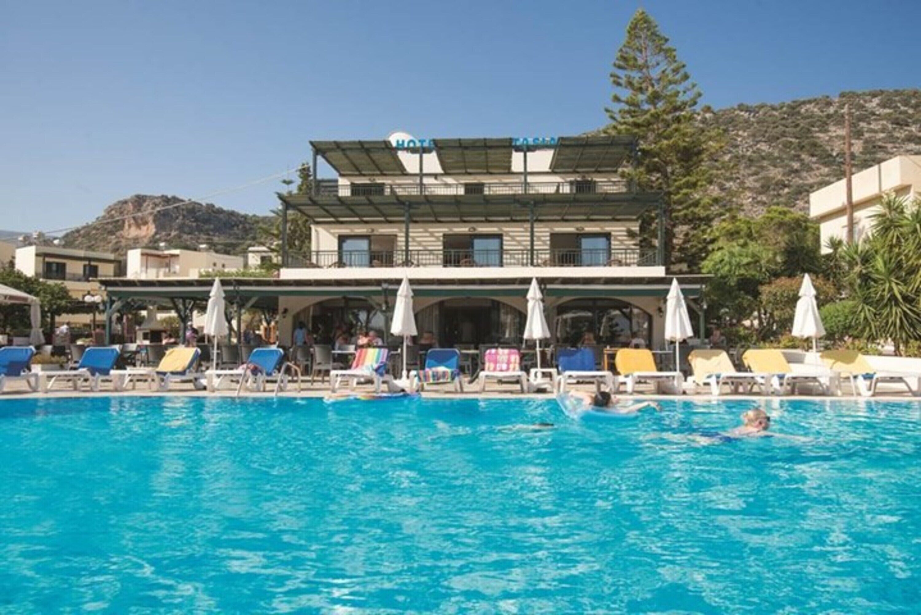 Seasonal outdoor pool, pool umbrellas, sun loungers