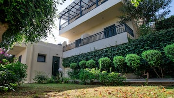 Economy Double Room | Garden view