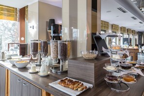 Bữa sáng buffet hàng ngày (5000 HUF/mỗi người)