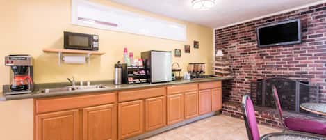 Free daily continental breakfast