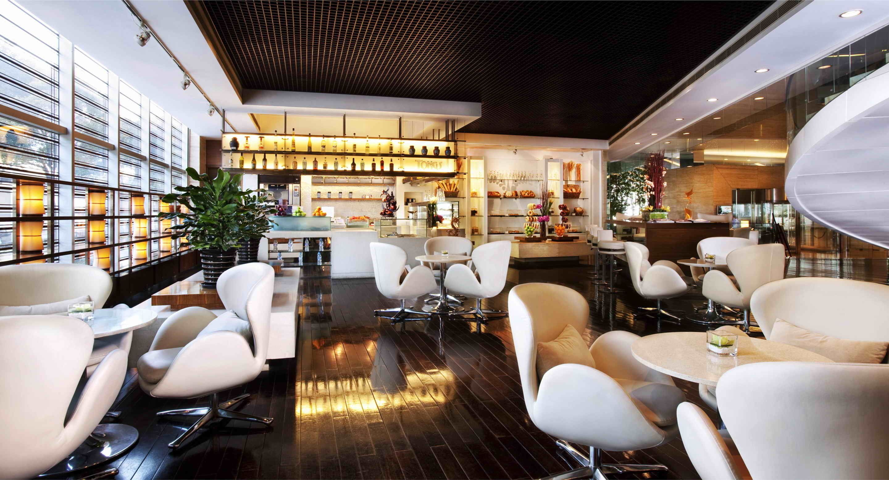 4 restaurants, breakfast served