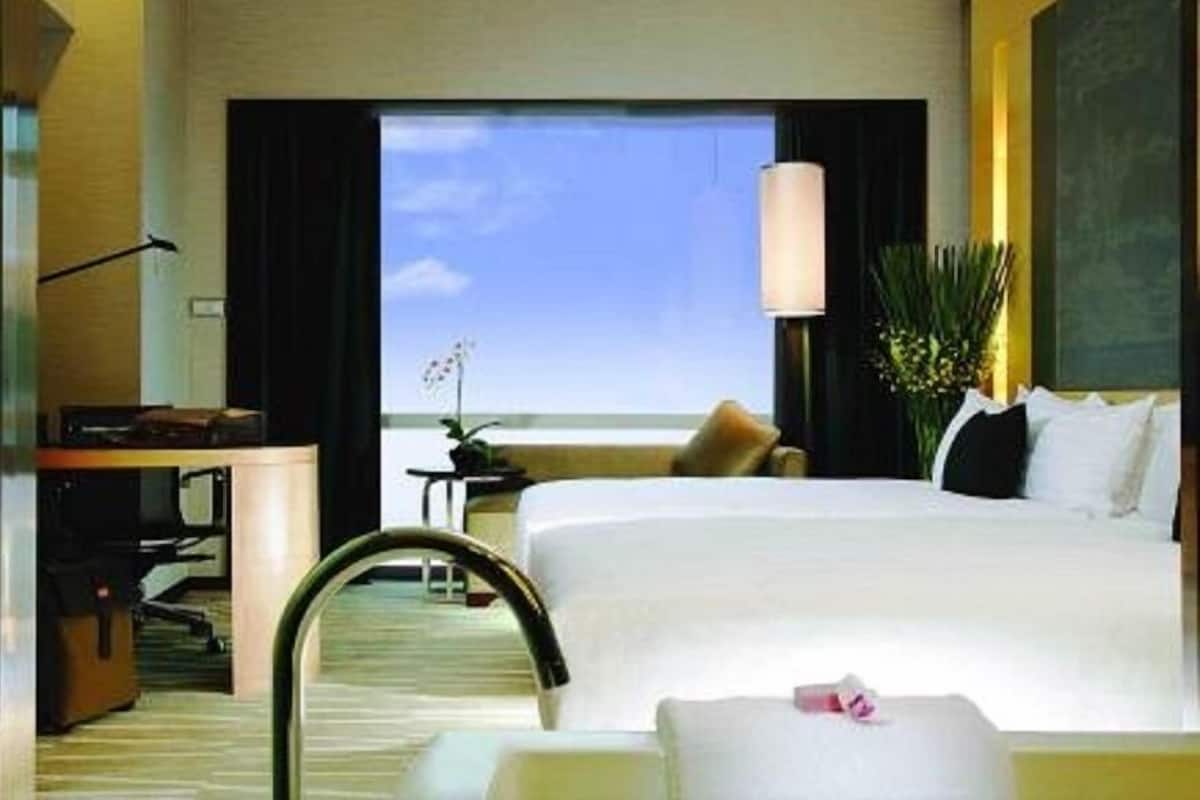 Minibar, in-room safe, desk, blackout curtains