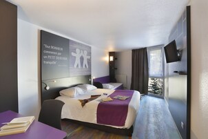 高级三人房 | 隔音、免费 WiFi、床单、轮椅无障碍