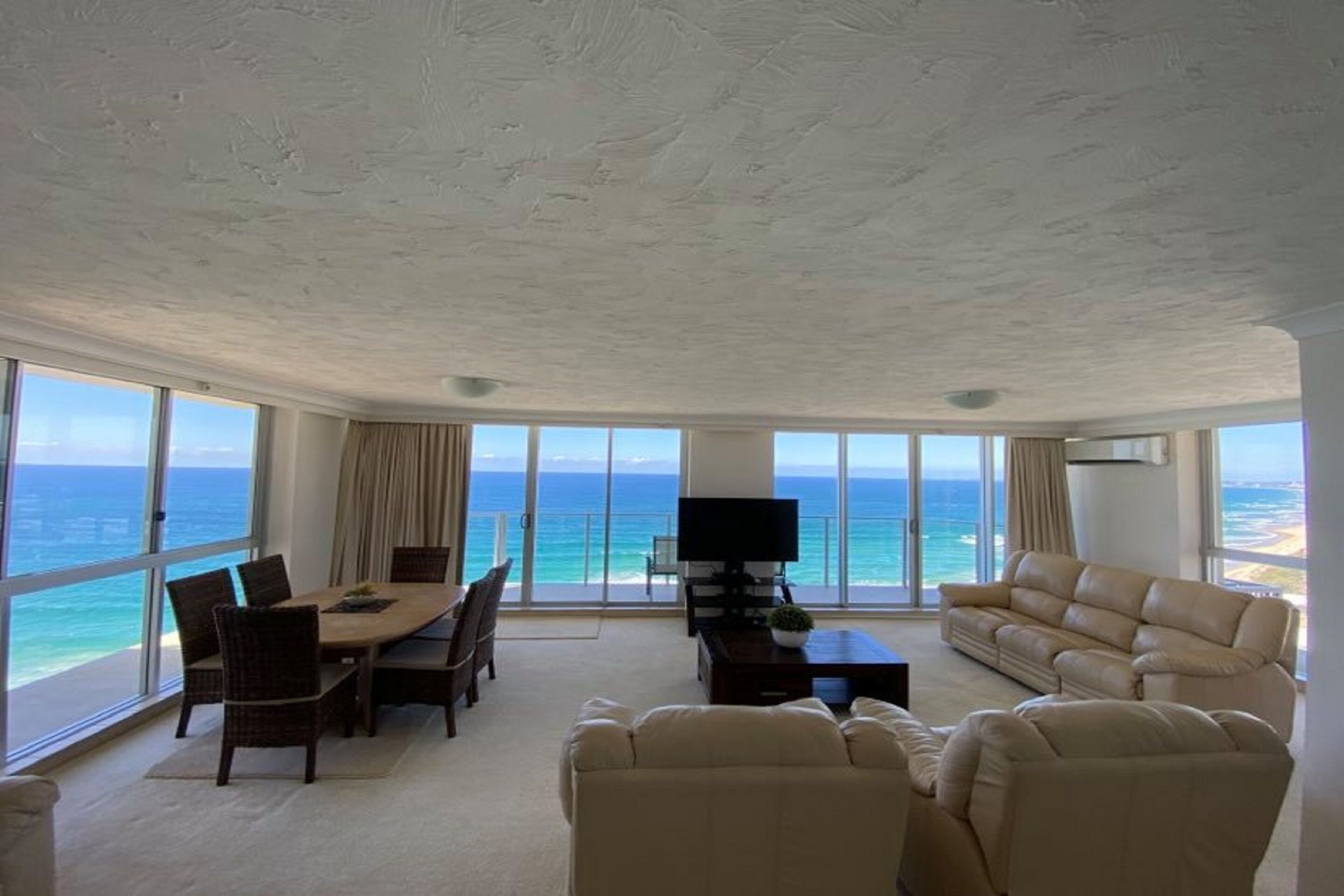 Hi Surf Beachfront Resort Apartments — image 19
