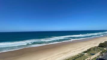 Premium-Apartment, 3Â Schlafzimmer (Absolute Beach Front) | Strand-/Meerblick