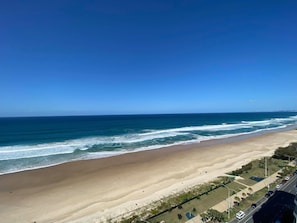 Apartamento premium, 3 quartos (Absolute Beach Front) | Vista para praia/oceano