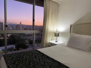 Individually decorated, individually furnished, soundproofing - Hi Surf Beachfront Resort Apartments (Surfers Paradise)