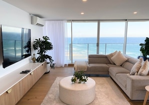 Apartment, 2 Bedrooms (Absolute Beach Front) | Living area