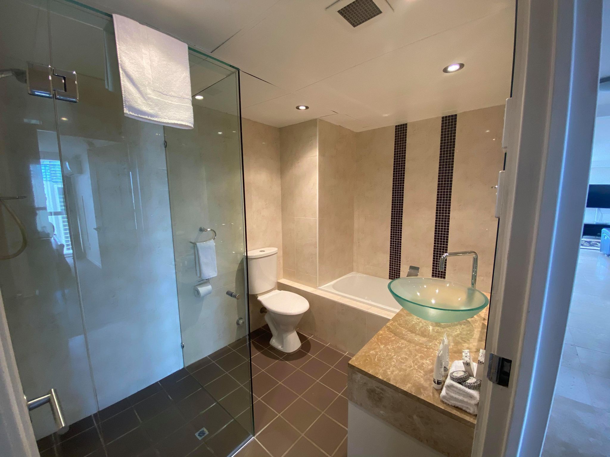 Hi Surf Beachfront Resort Apartments — image 15