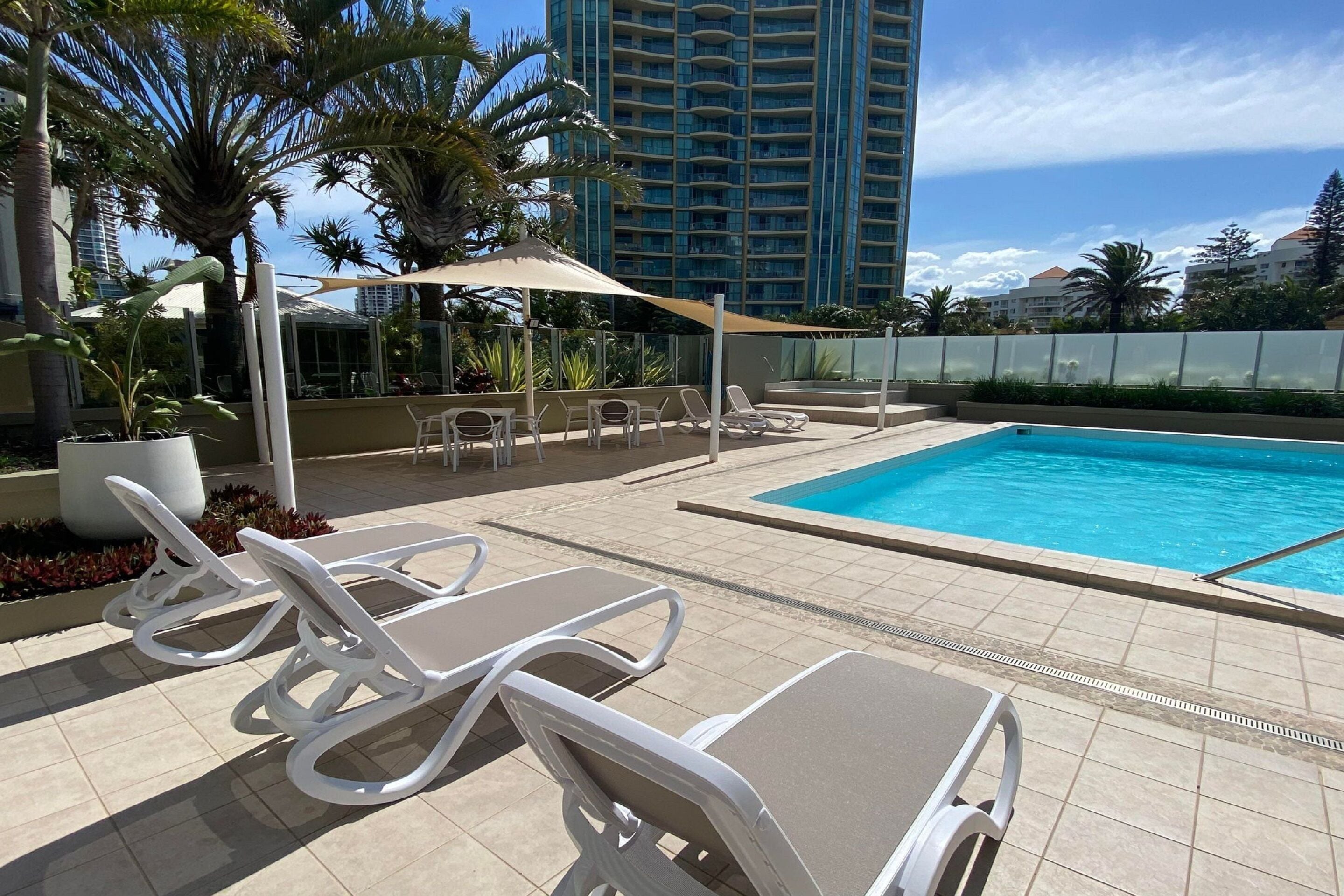 Hi Surf Beachfront Resort Apartments — image 7
