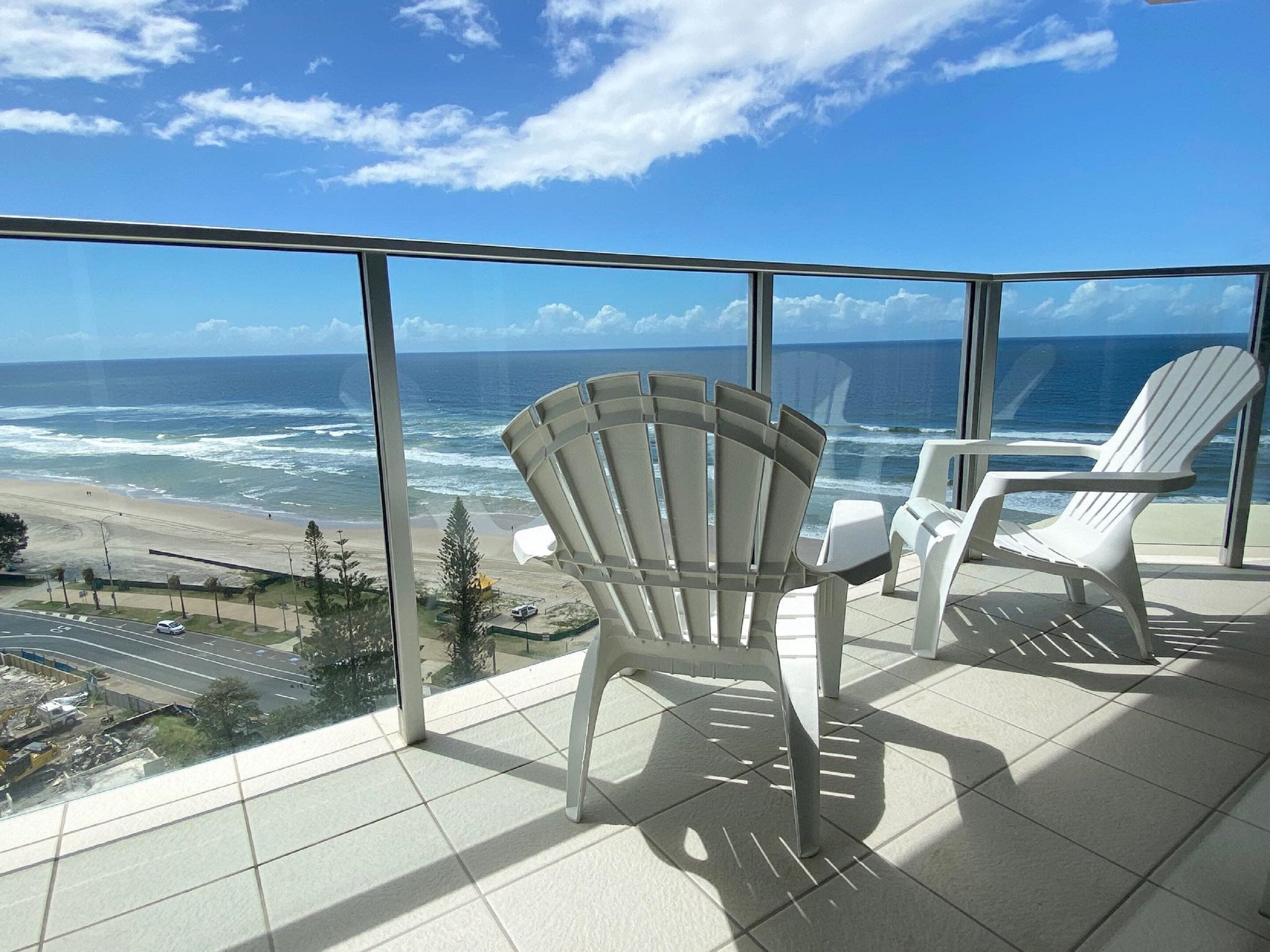 Hi Surf Beachfront Resort Apartments — image 8