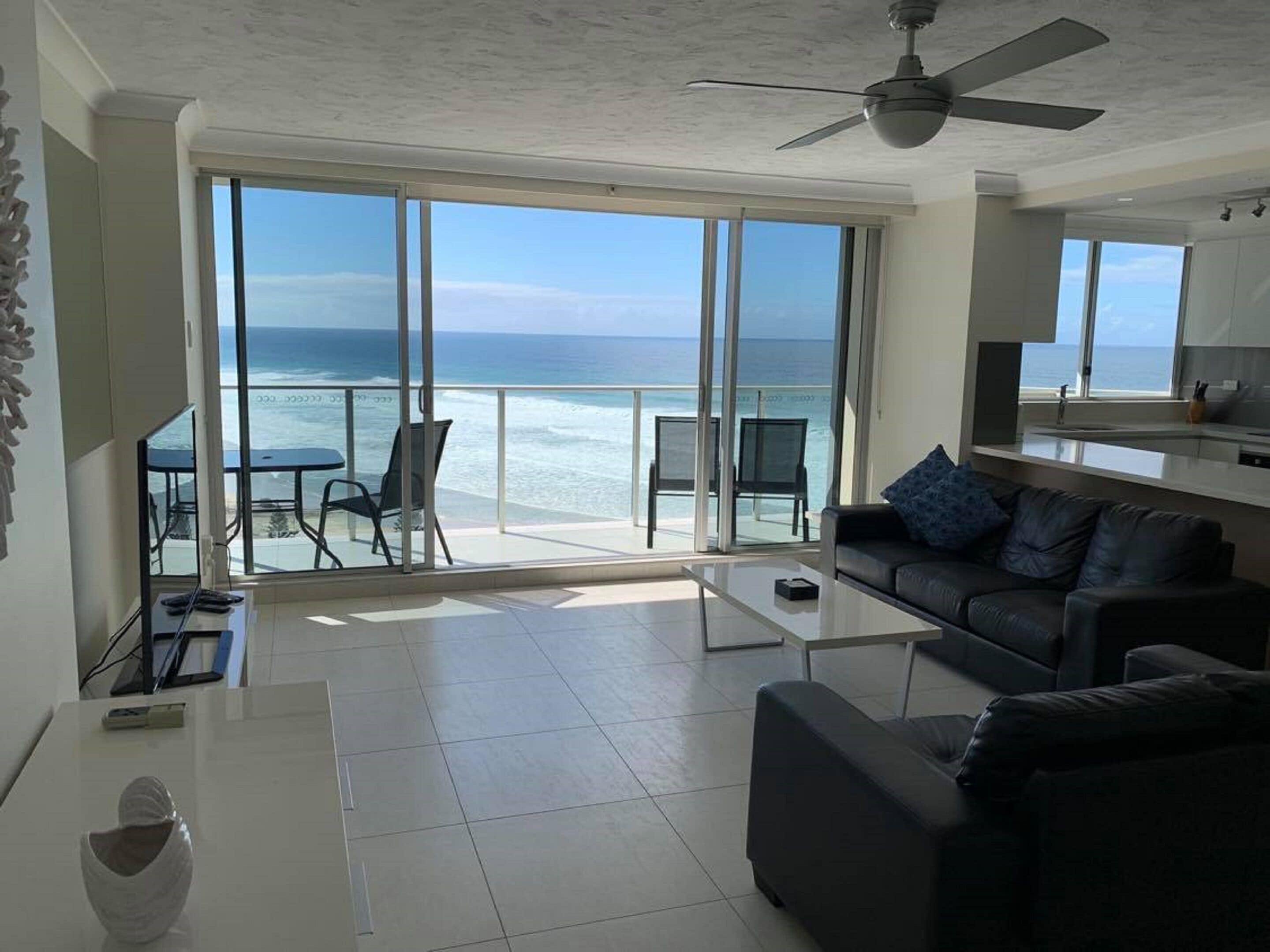 Hi Surf Beachfront Resort Apartments — image 13