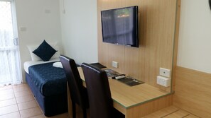 Escritorio, cortinas blackout, cuna de viaje y wifi gratis 