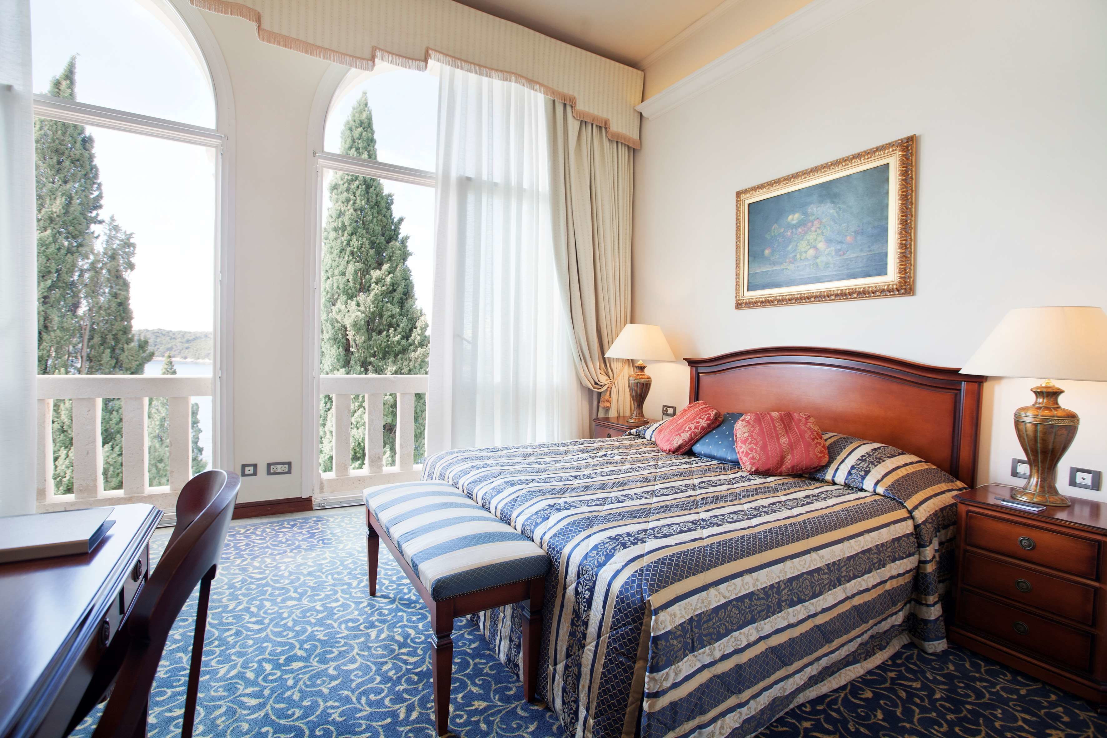 minibar, in-room safe, desk, blackout curtains