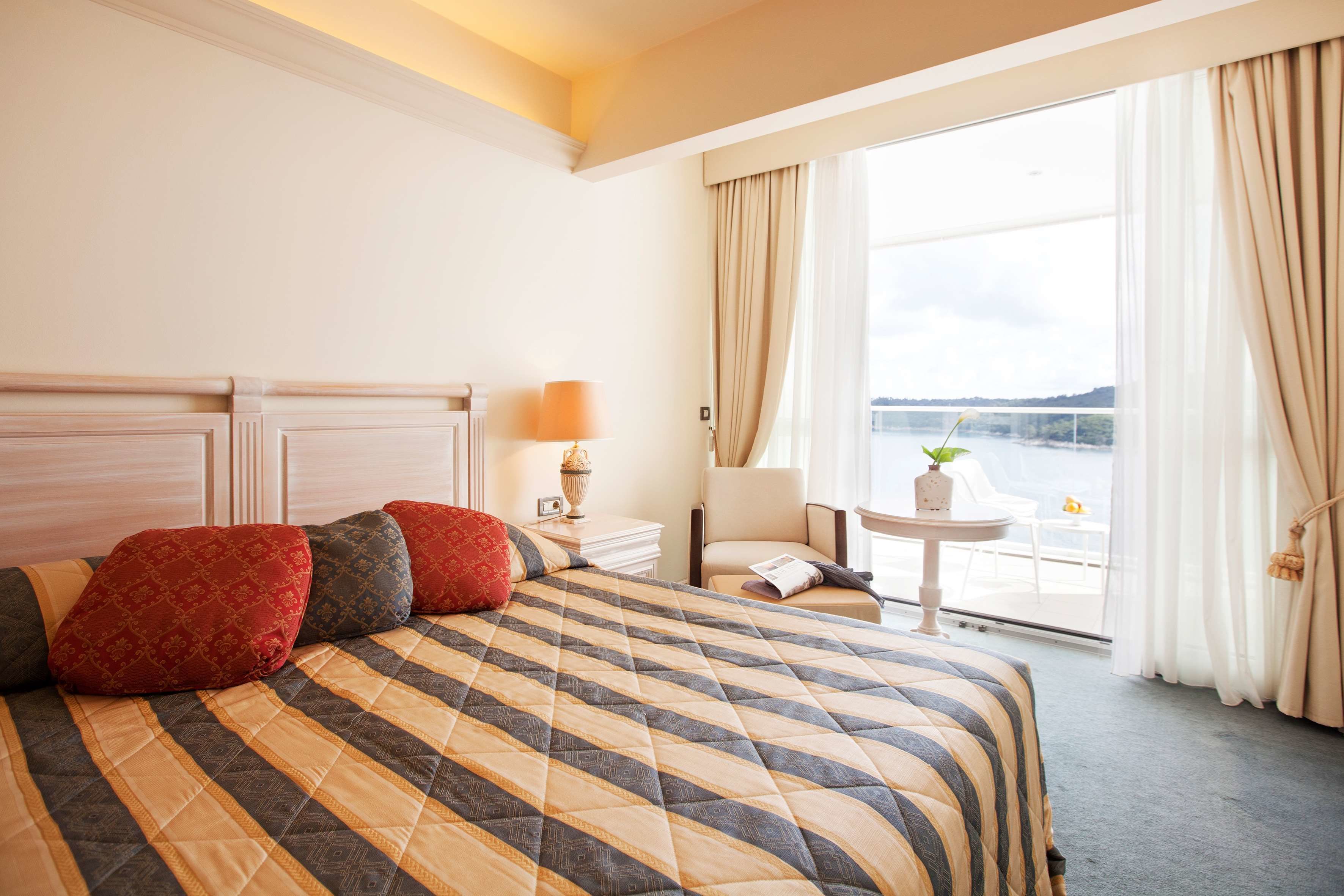 junior room | room amenity