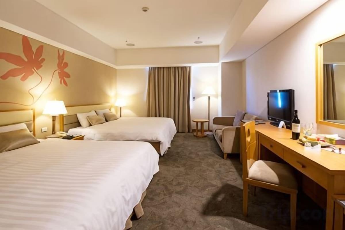 Minibar, free WiFi