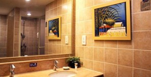 Superior Room | Bathroom | Shower, free toiletries, hair dryer, slippers - Janfusun Resort Hotel (Gukeng)