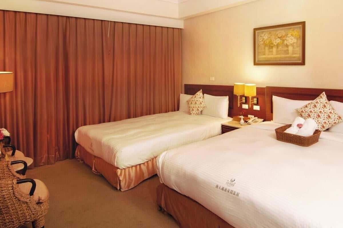 In-room safe, desk, laptop workspace, free WiFi